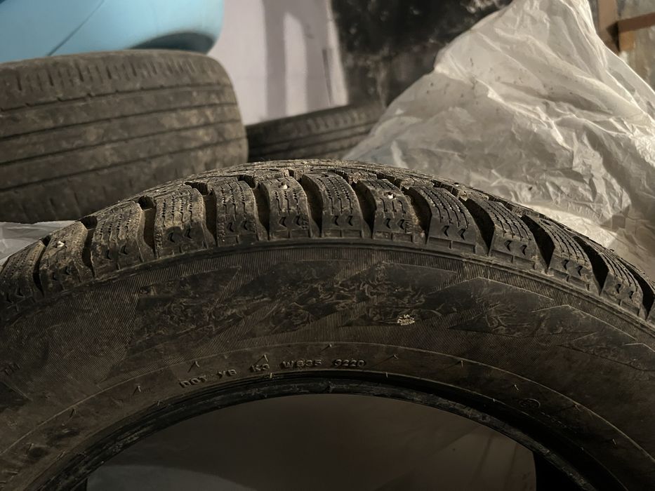 Зимние шины 235/60/18