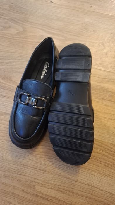 Черни кожени мокасини