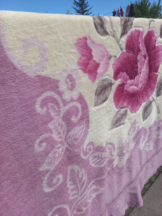 Покрывало и пуховое одеяло продам