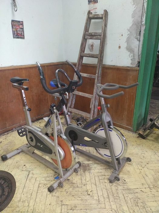 Продавам велоергометър и маса за канадска борба