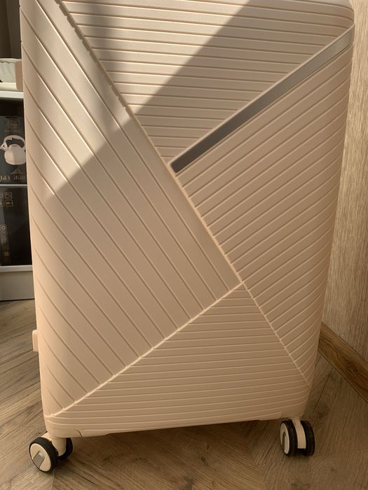 Продаю новый чемодан