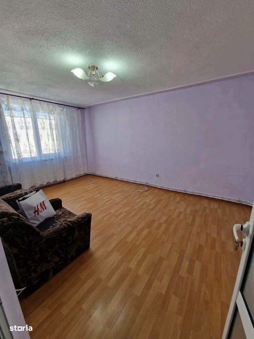 De vanzare apartament cu 3 camere, 2 bai si balcon, 59900 euro