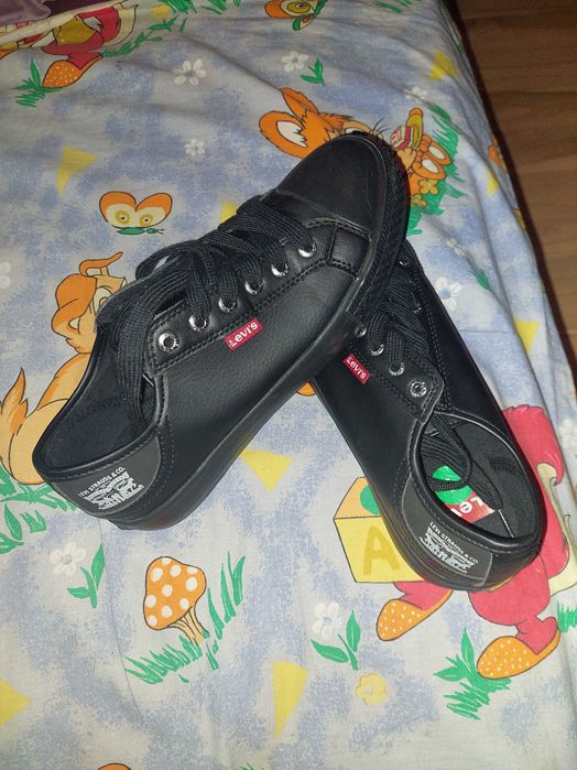 LEVIS нови оригинални 37н