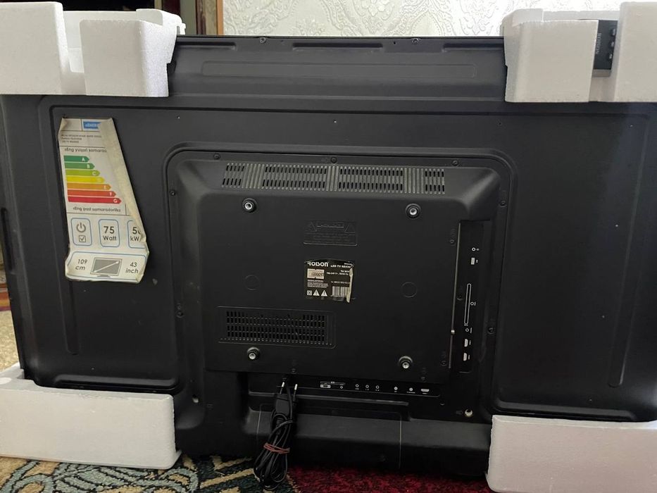 Foison televizor 43 tali sotiladi ekrani ishlami qolgan