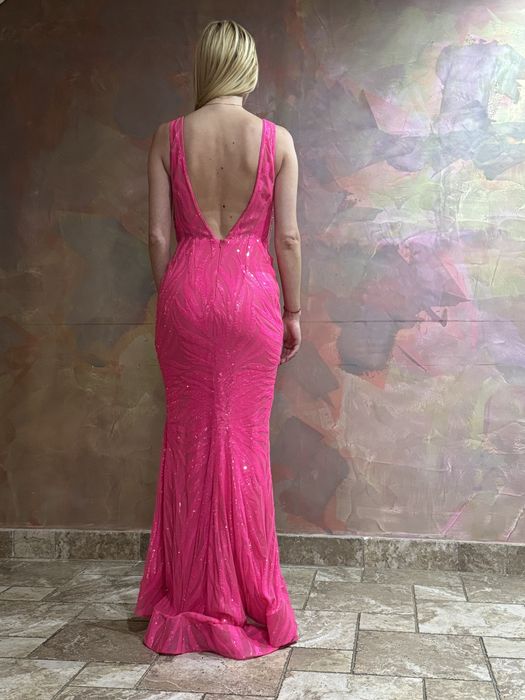 Бална рокля в цвят Barbie pink