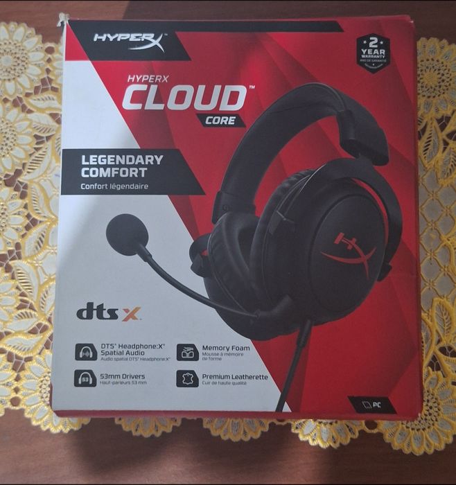 HyperX  Cloud Core mikrofoni bilan