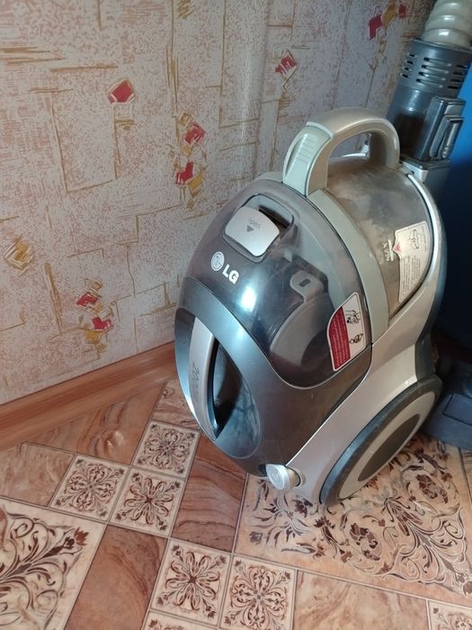 Продам пылесос LG