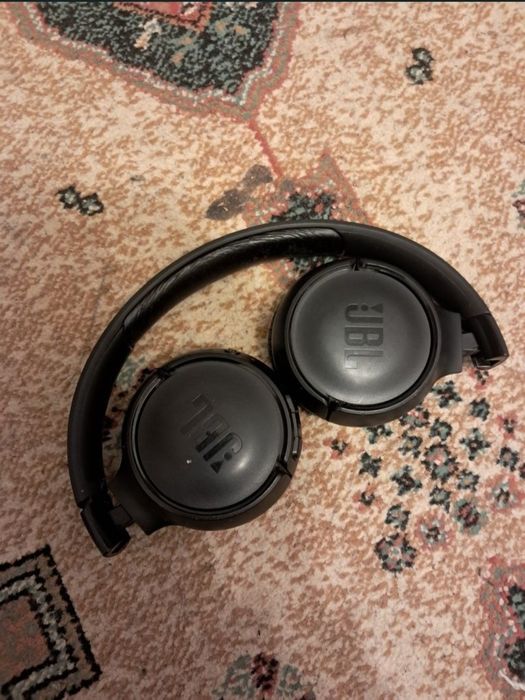 Căști wireless JBL Tune 520BT – stare foarte bună