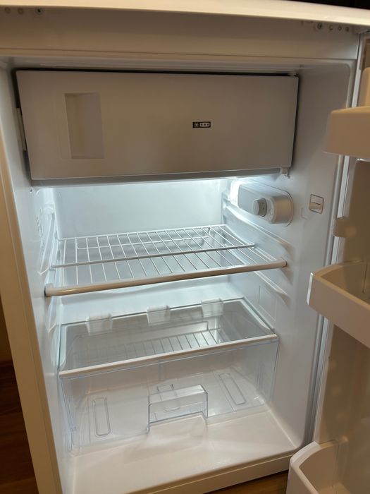 Frigider cu o ușă Arctic FRGAF125M40W Clasa E 120L 84cm