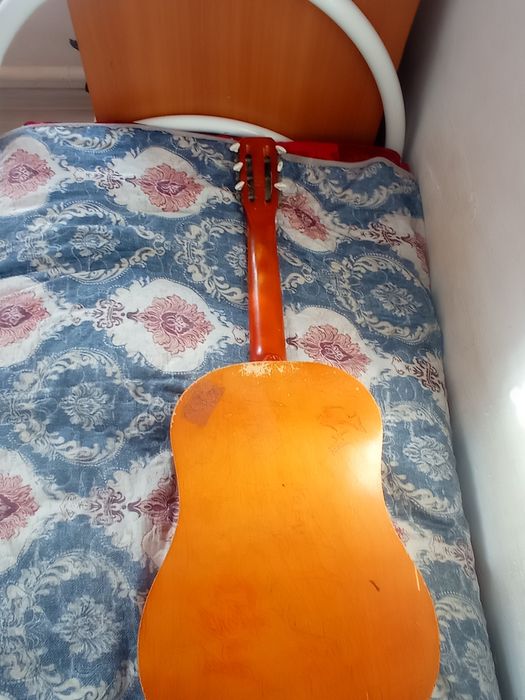 Гитара в хорошем состоянии