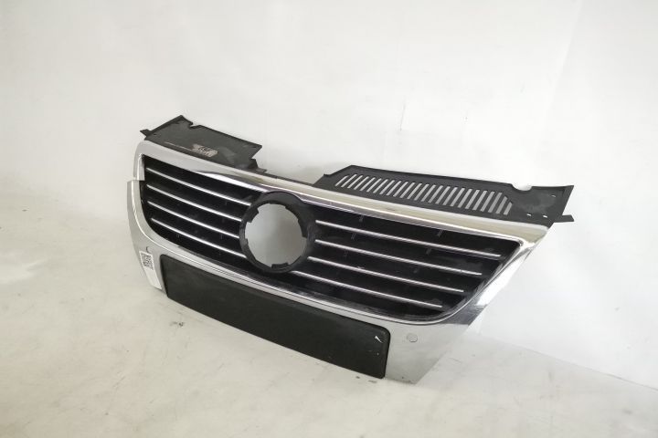 Grila Centrala Radiator Originala In Stare Buna Volkswagen VW  Passat