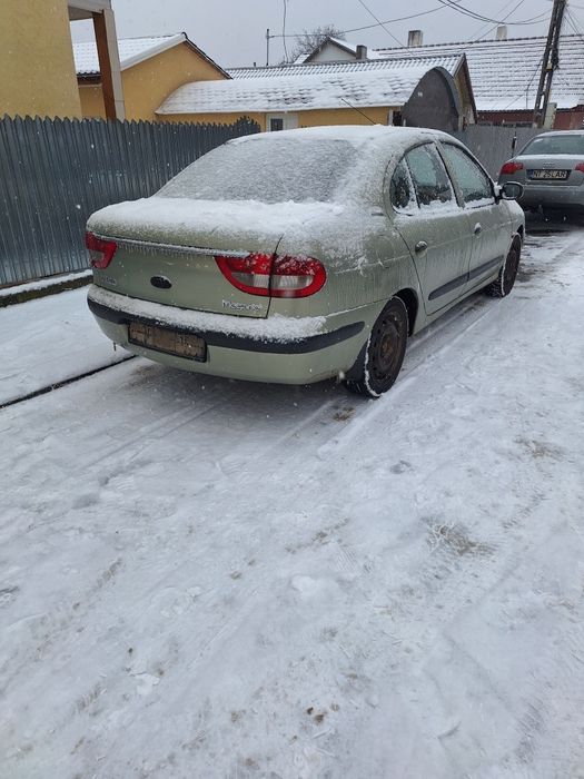 vând Renault megane 1 sau dezmembrez  capota  faruri bara  radiator