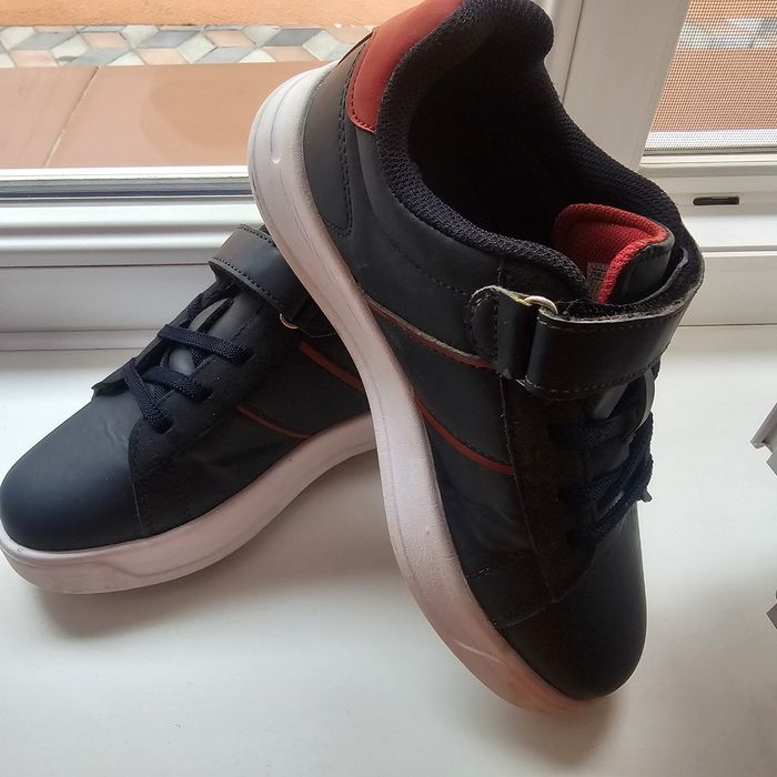 Adidasi USPA marimea 34, 2 perechi