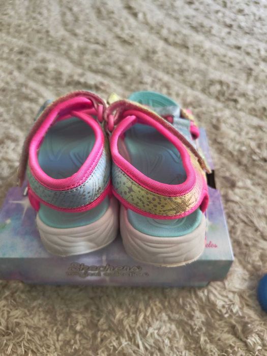 Vand sandale fete Skecchers nr 26 pret 70 lei