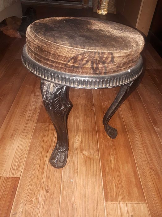 Продам красивую табуретку