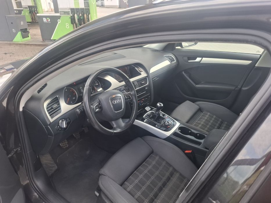 Vând audi a4 //b8 //2012 led xenon