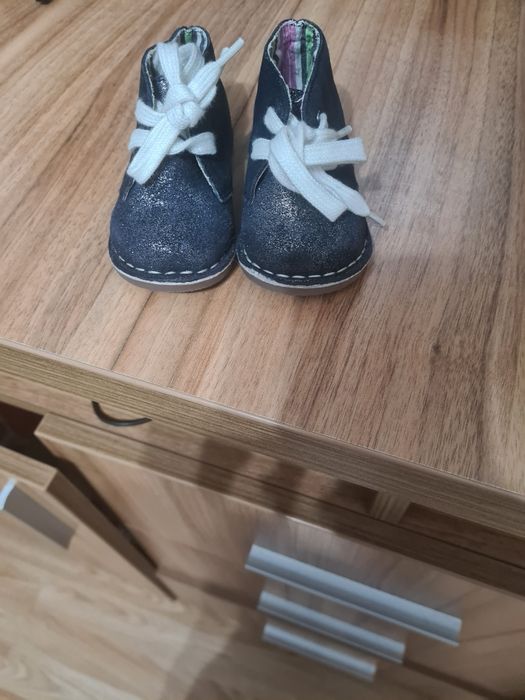 Ghetuțe din piele copil