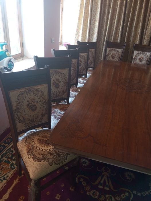 Mehmonxona uchun stol stul