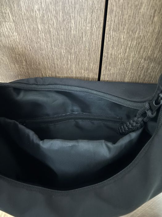 Черная сумка спортивная