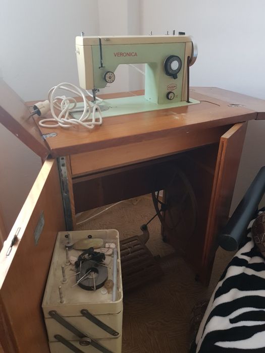 Urgent!!!De vanzare masina de cusut Veronica