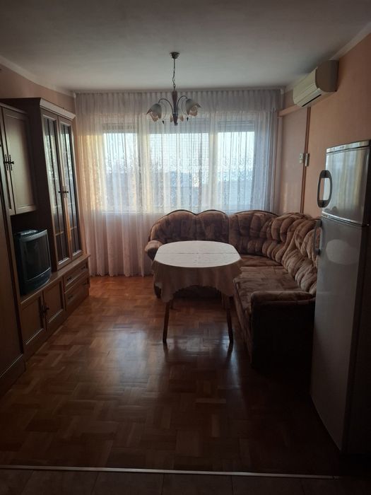 Дава се под наем Двустаен апартамент в Бургас, Славейков - 50 кв.м за 448.8 € - Снимка #1