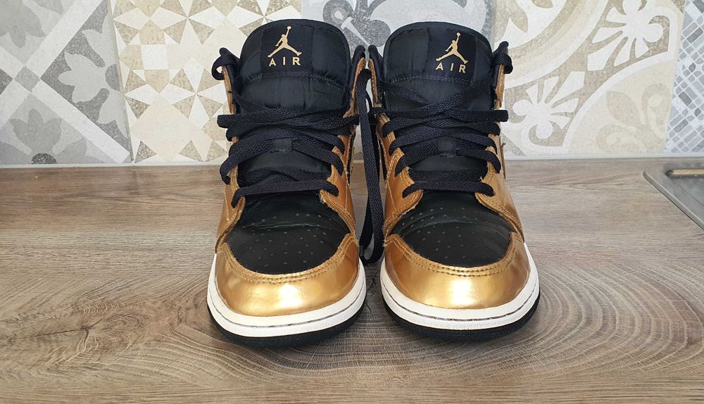 Nike Air Jordan 1 Gold