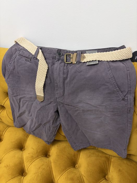 Pantaloni scurti noi