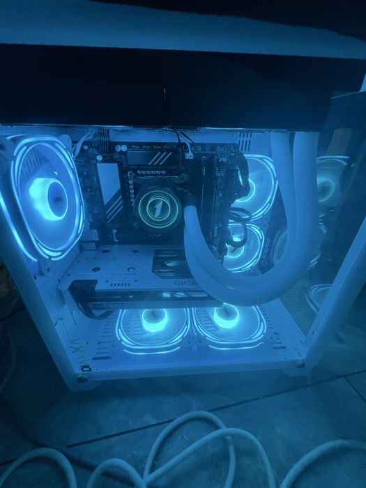 Vand sau schimb PC gaming 5060Ti