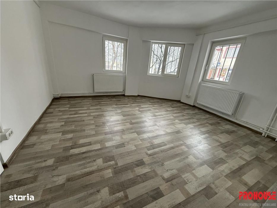 Adjud - spatiu comercial renovat complet