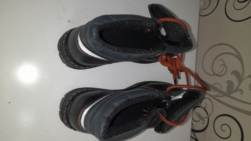 Жұмыс аяқ киімі.