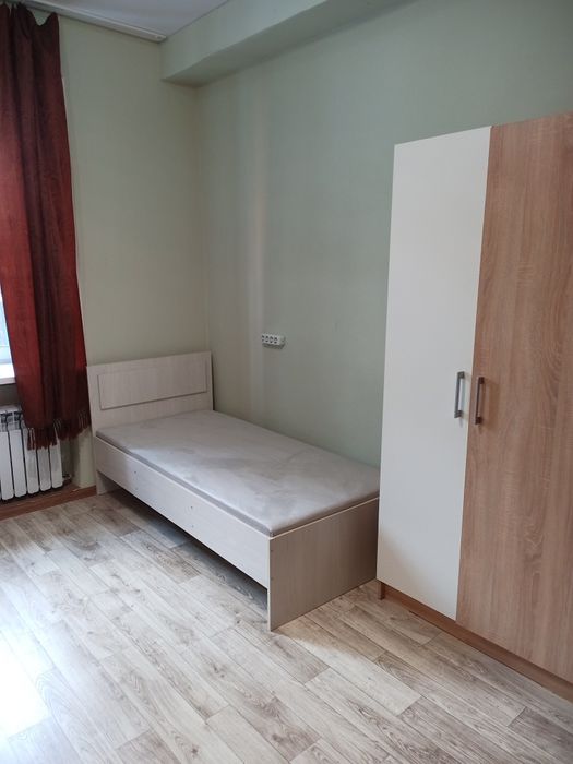 Сдам на длительный срок. Район площадь.