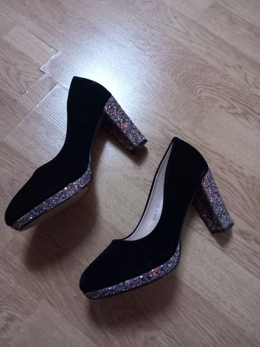 Pantofi mărimea 37