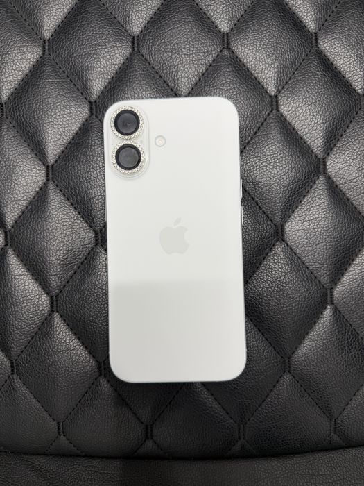 Iphone 16 white 128 gb 100% battery