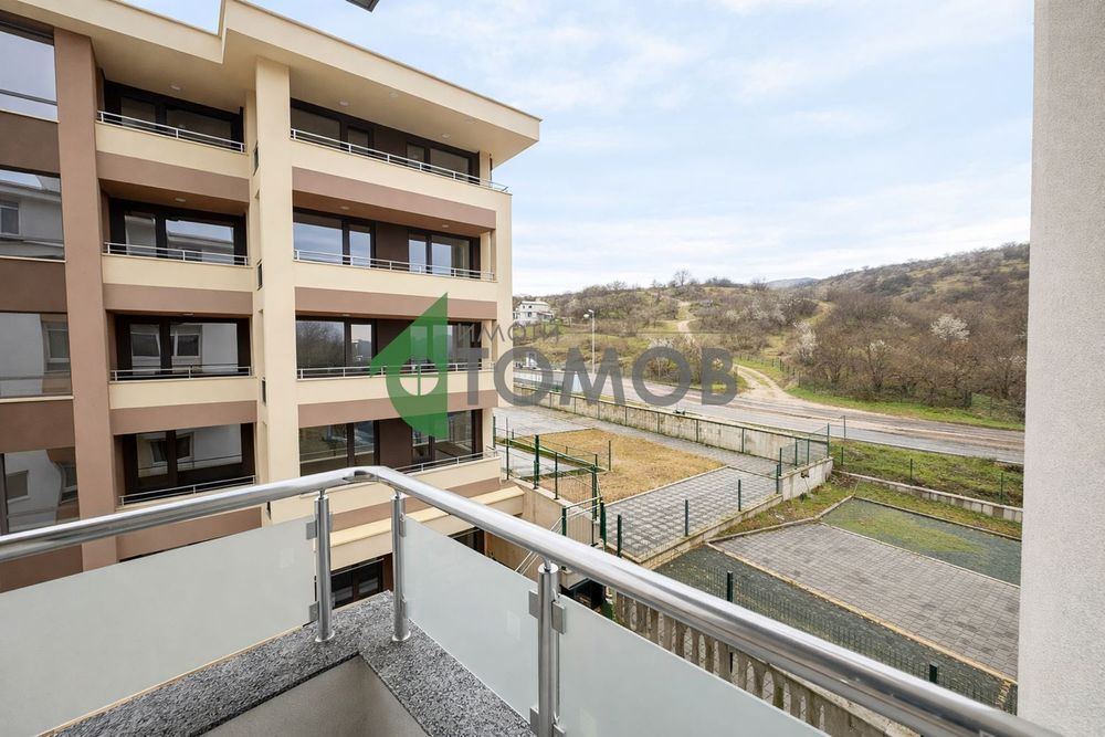 Напълно обзаведен и ремонтиран двустаен апартамент в кв. Железник