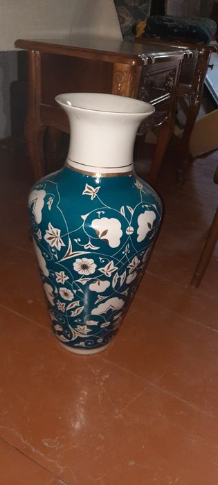 Продаются антикварная витрина после качественной реставрации.