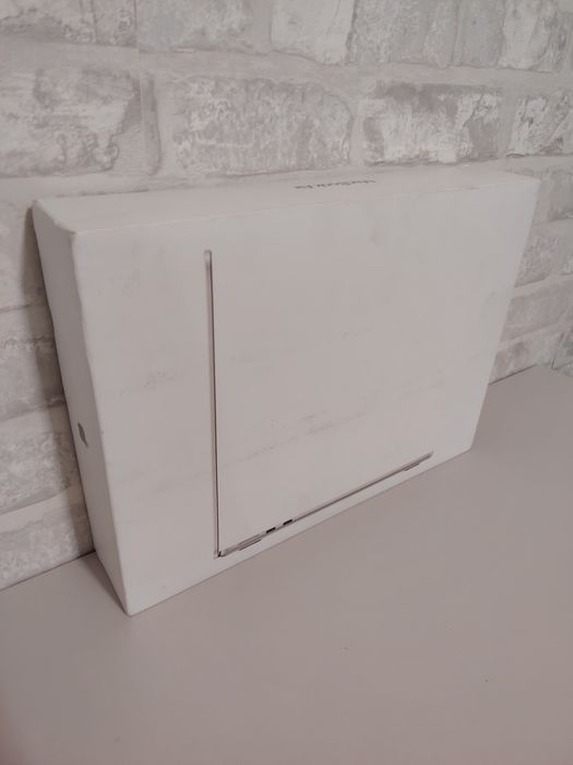 Laptop Apple 2025 MacBook Air 13,6", cu procesor Apple M4, 10 nuclee C