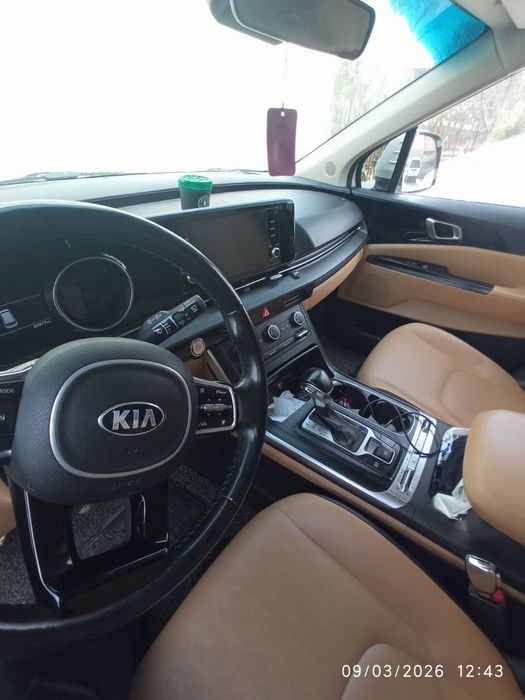 Kia carnival sotiladi