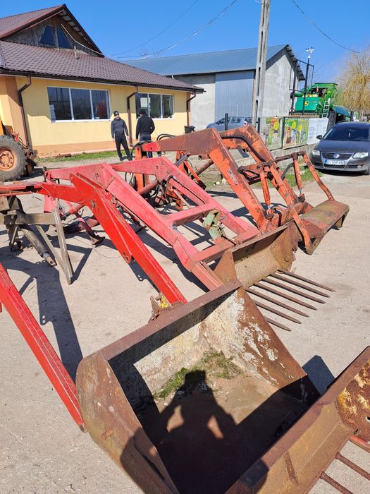 Incarcator frontal pentru tractor