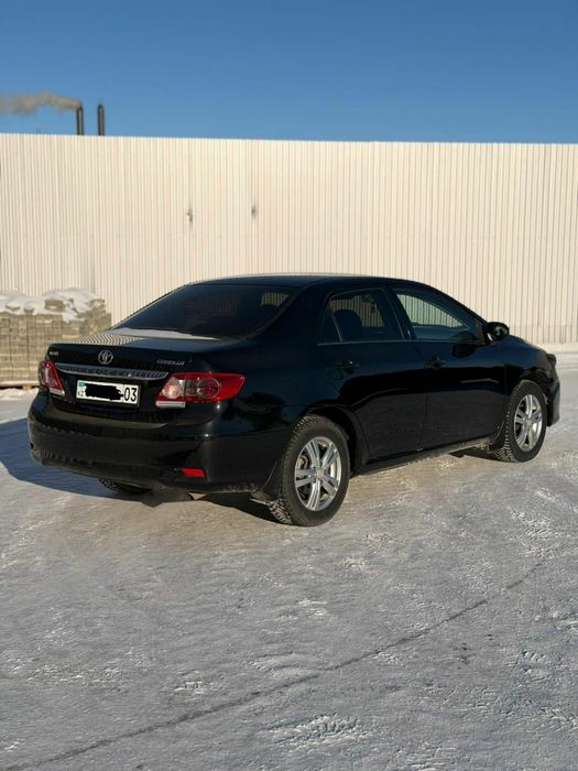 Тойота Карола в отличном состоянии . Родной окрас . Стекла фары родные