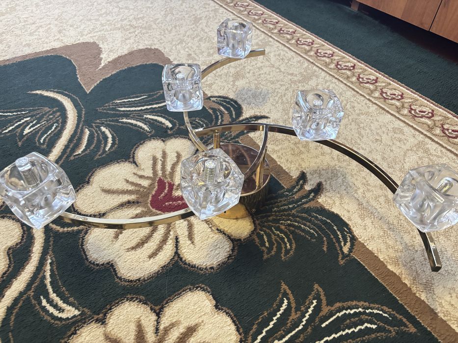 Продам люстры в хорошем состояние