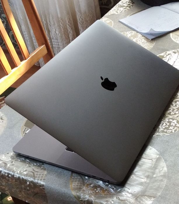 MacBook Pro 2017 15 inch 512gb