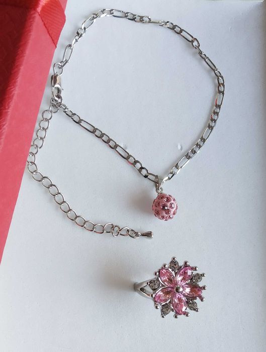 Нов, дамски сребърен комплект. Намалени,единични модели.В кутия всеки.