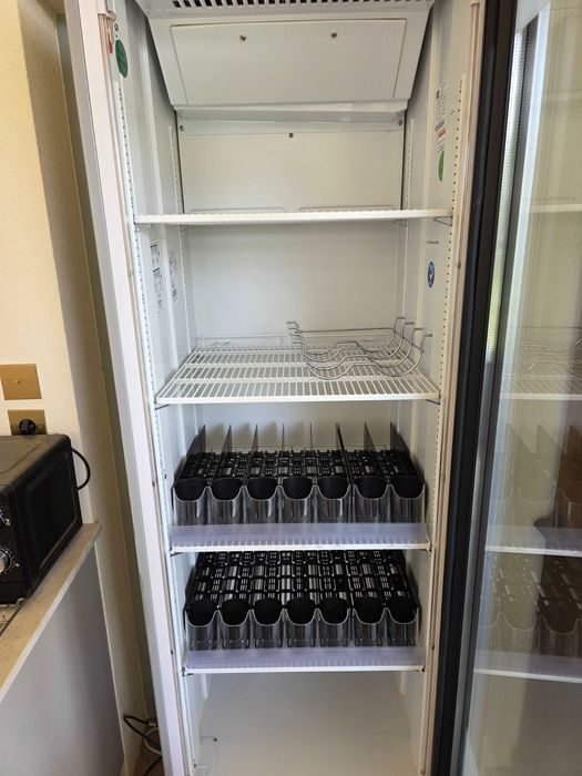 Frigider Coca Cola