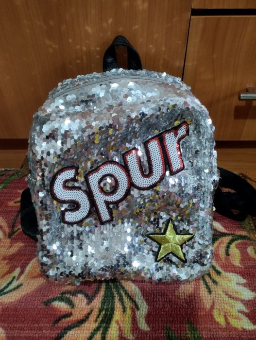 Рюкзаки и шапки для девочки