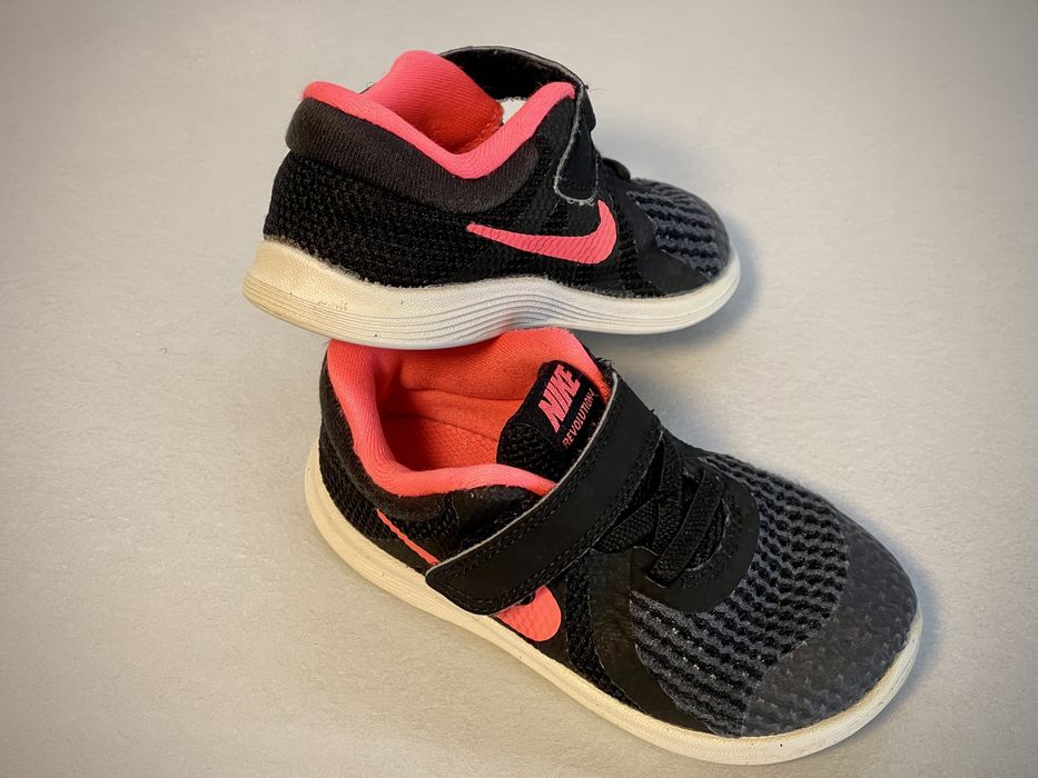 Adidasi NIKE, marime 23 !!