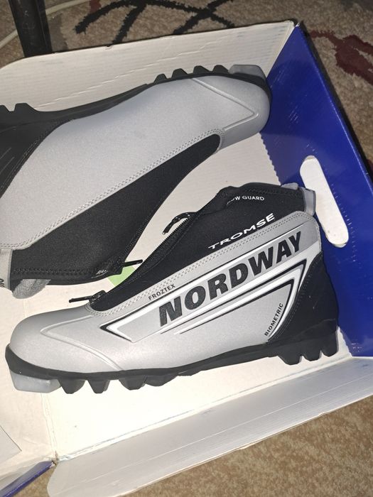 Лыжные ботинки срочно