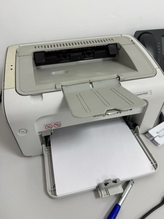 принтер HP LaserJet P1005.