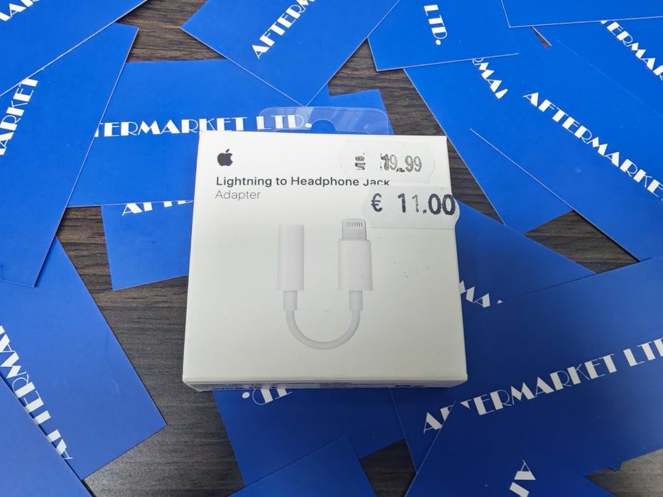 ЗАПЕЧАТАН Apple Lightning to 3.5 mm Headphone Jack Adapter