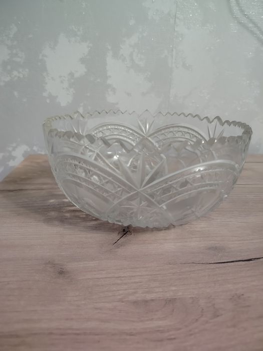 Продам посуду (салатницы, стаканы)