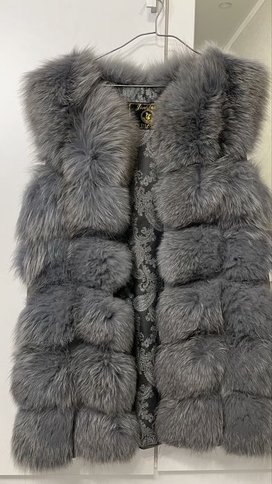 Меховая жилетка